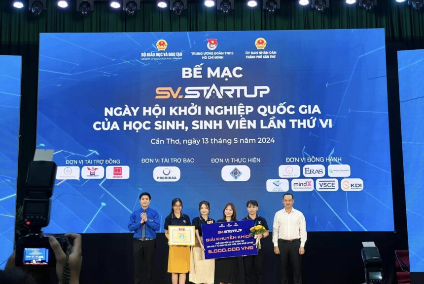 GIẢI KHUYẾN KHÍCH TẠI CUỘC THI HỌC SINH, SINH VIÊN VỚI Ý TƯỞNG KHỞI NGHIỆP